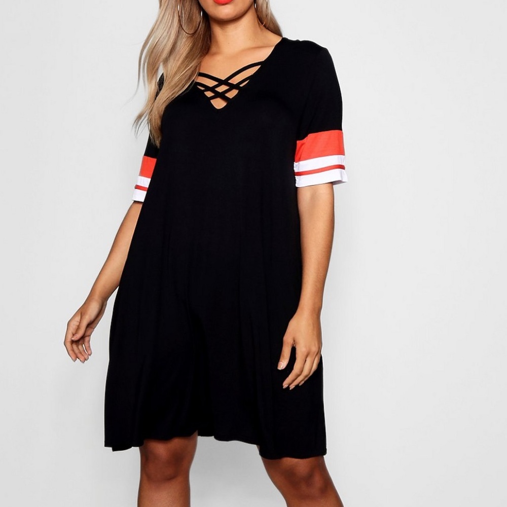 Boohoo plus- front cross stripe T-shirt dress